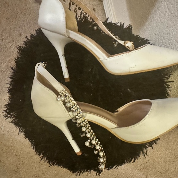 Heels “7/8 White with neck accent - Picture 4 of 16